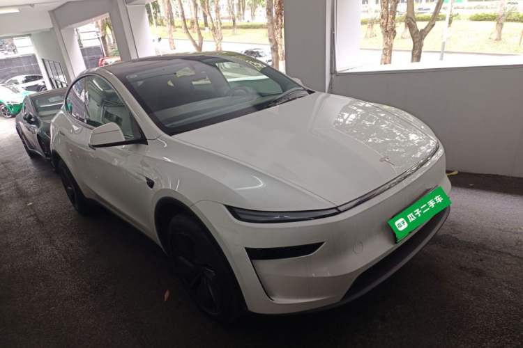 Used Tesla Model Y 2025 Rear-Wheel-Drive Version Front Right 45 Deg