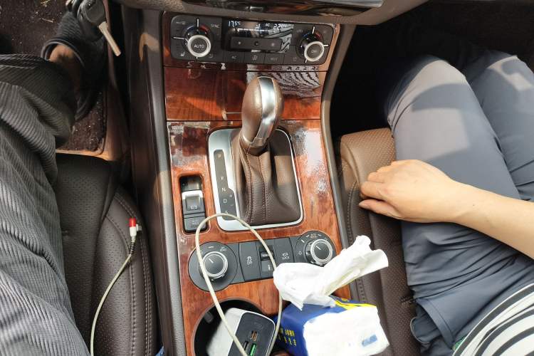 Used Volkswagen Touareg 2011 3.0 TSI Comfort Version Gear Lever