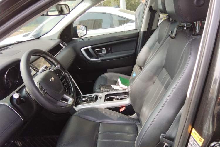 Used Land Rover Discovery Sport 2017 2.0T HSE Left Front Seat