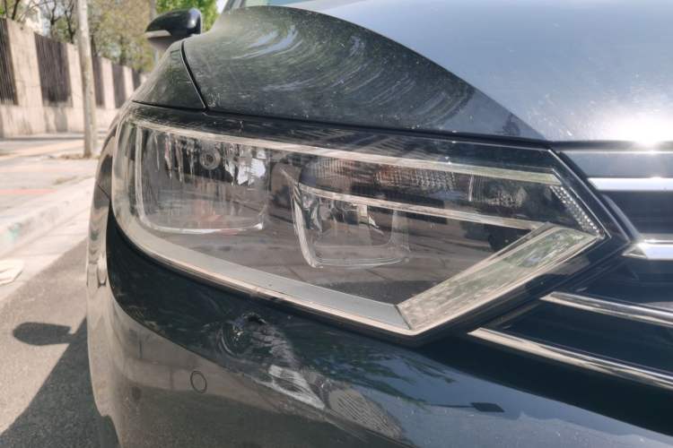 Used Volkswagen Magotan 2017 330TSI DSG Leading Model Right Front Headlight