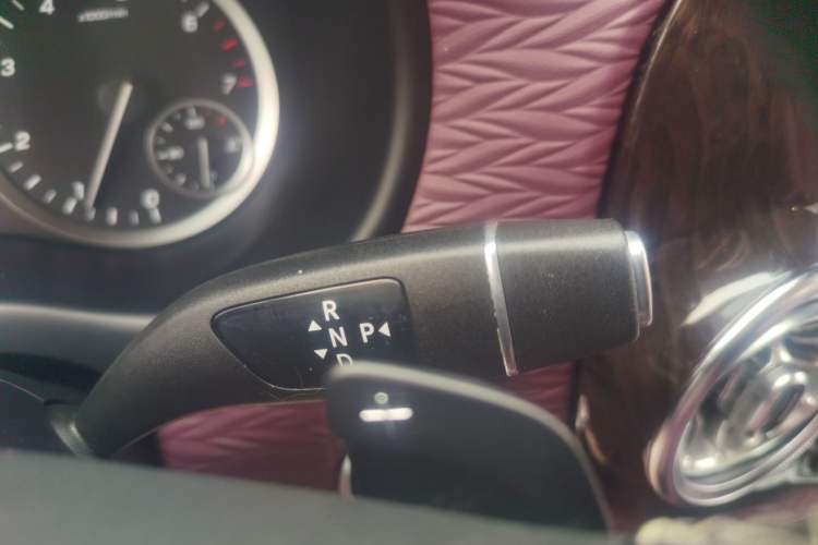 Used Mercedes-Benz Vito 2021 2.0T Business Version 7 Seats Gear Lever