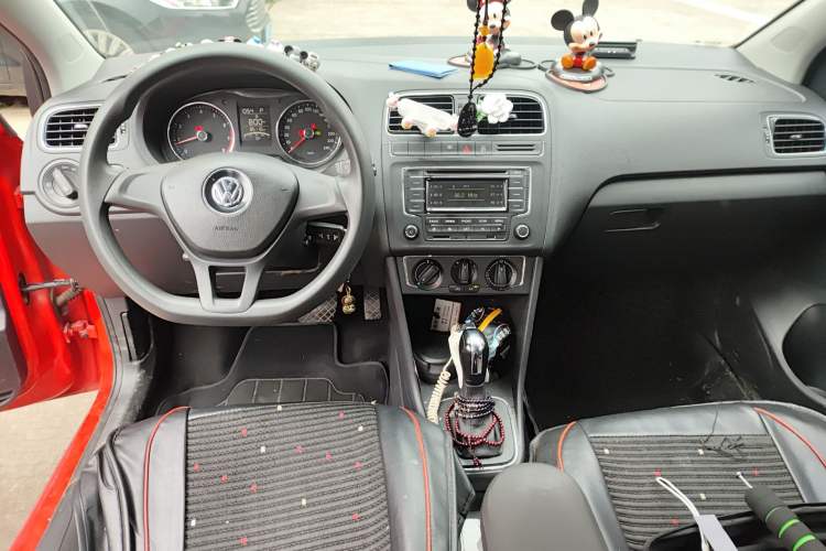 Used Volkswagen Polo 2014 1.6L Automatic Comfort Edition Center Console