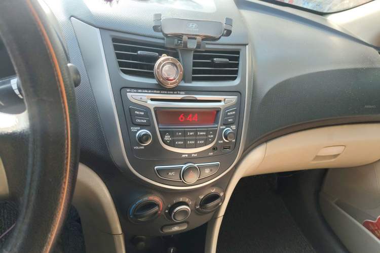 Used Hyundai Verna (older generation) 2014 1.4L Manual Smart GLS Trim Audio And AC Panel