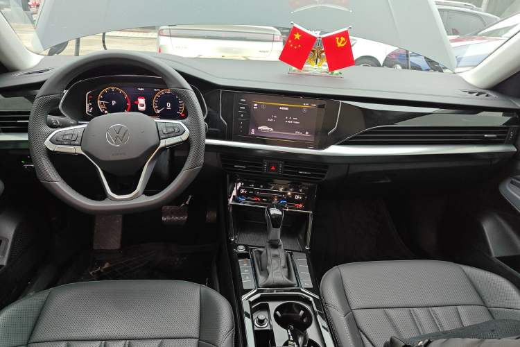 Used Volkswagen Passat 2025 Outstanding Model 380TSI Starry Dragon Edition Center Console