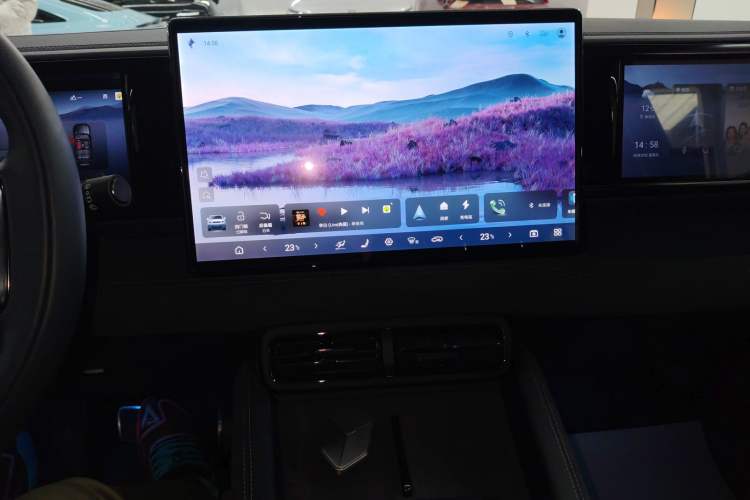 Used Formula Leopard 5 2023 Cloud Ride Flagship Edition
