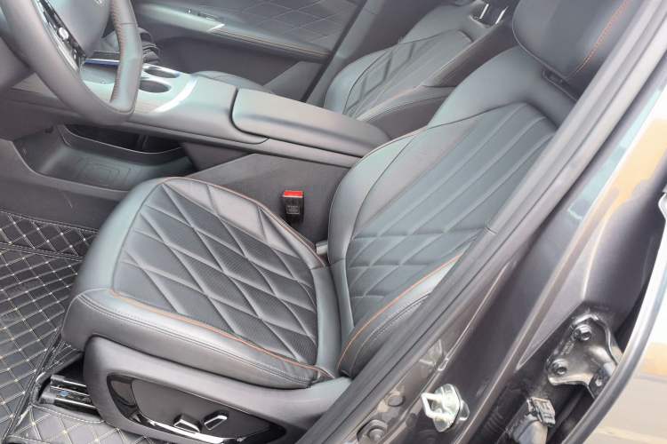 Used CHANGAN CS75 PLUS 2025 4th Generation UItra 2.0T New Blue Whale Smart Intelligent Powertrain Version
