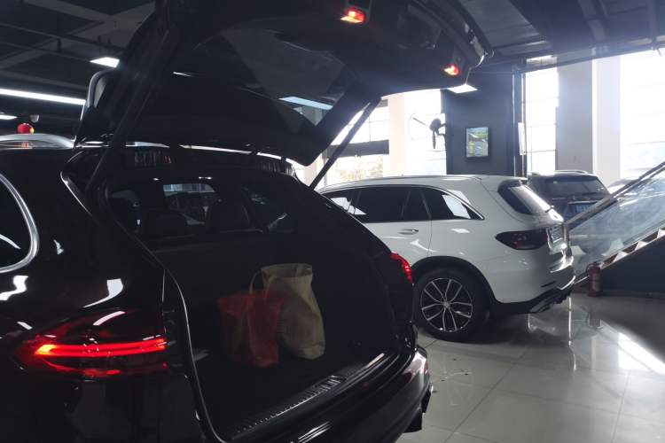 Used Porsche Cayenne 2015 3.6L automatic transmission U.S. specification Trunk