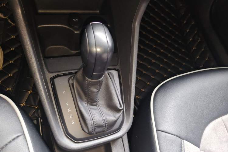 Used Volkswagen Santana 2016 1.6L Automatic Fashion Edition Gear Lever