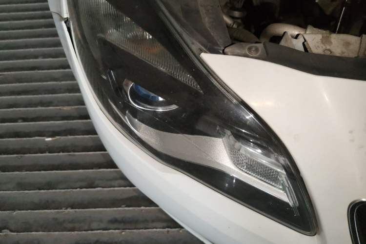 Used Buick Regal 2015 1.6T Elite Tech Model Right Front Headlight