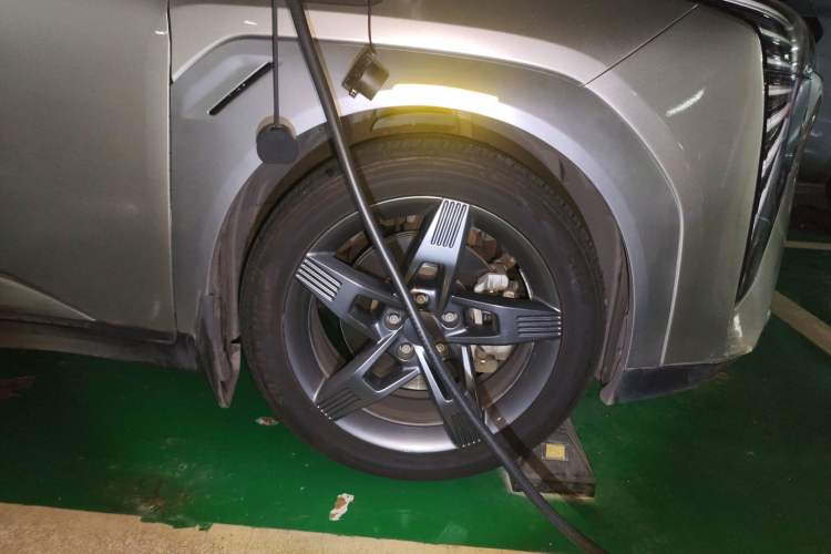 Used AION Y 2023 Plus 510 Tech Edition Right Front Wheel Hub