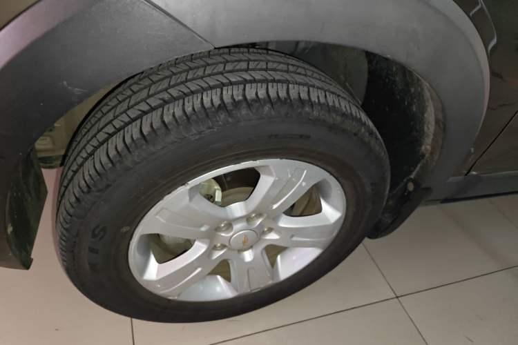 Used Chevrolet Captiva 2015 2.4L Two-Wheel Drive Urban Version 5 Seats Left Front Wheel Hub