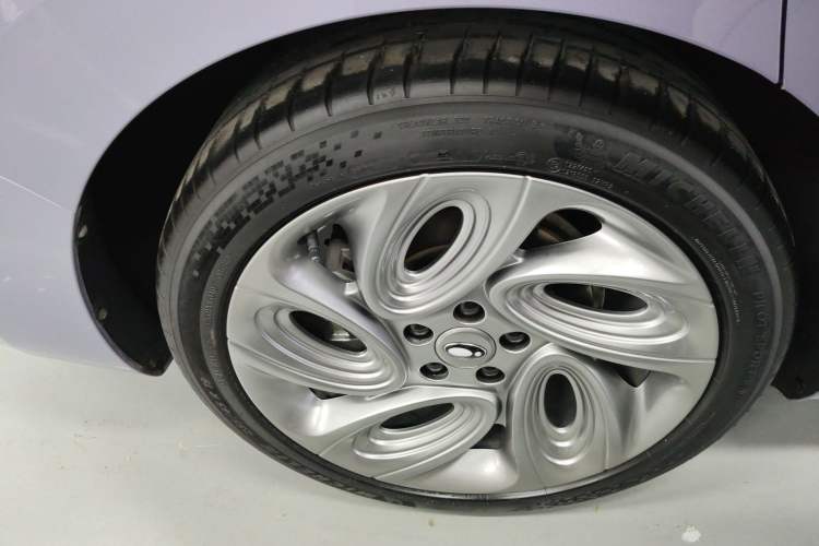 Used ORA Lightning Cat 2022 555 km Luxury Edition Exterior 5