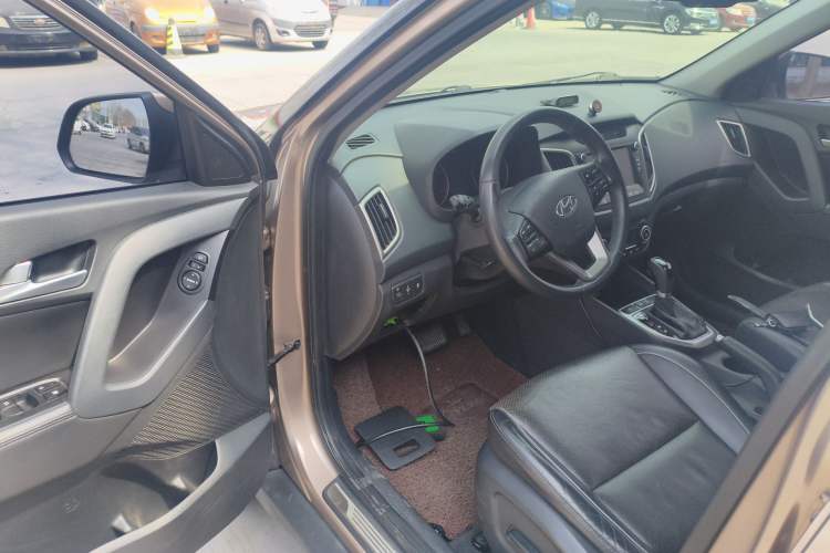 Used Hyundai ix25 2015 2.0L Automatic 4x4 Deluxe DLX Driver Seat