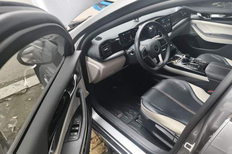 Used BYD Qin PLUS 2023 Champion Edition DM-i 55KM Leading Model Driver Seat