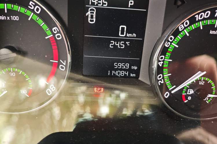 Used Skoda Octavia 2018 1.6L Automatic Comfort Edition Odometer Close Up