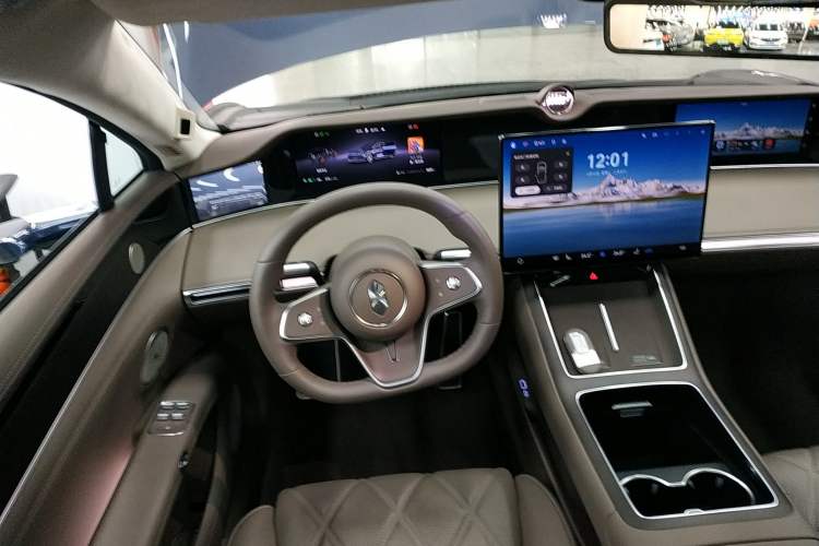 Used Hima S9T 2025 Model Pure Electric Four-Wheel-Drive Ultra Steering Wheel