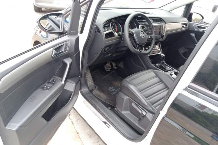 Used Volkswagen Touran 2021 Touran L 280TSI DSG Comfort Edition 7 Seats
