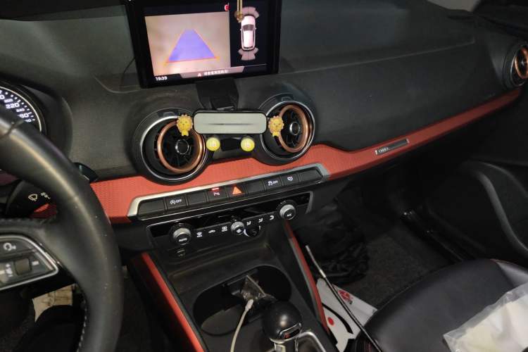 Used Audi Q2L 2018 35 TFSI Fashion Dynamic Version China VI Emission Standard Audio And AC Panel