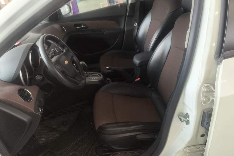 Used Chevrolet Cruze 2015 Hatchback 1.6L Automatic Comfort Edition