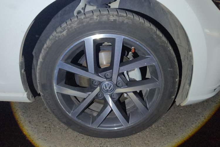 Used Volkswagen Golf 2018 230TSI Automatic Luxury Version Right Front Wheel Hub