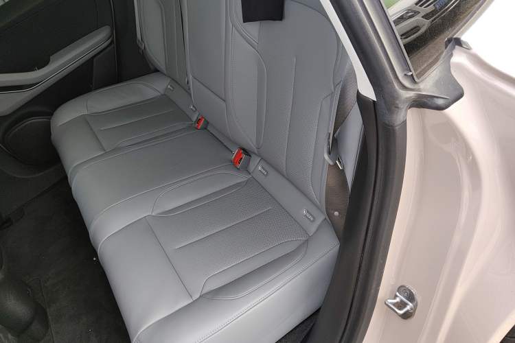 Used Nio ET5 2022 75 kWh Left Rear Seat