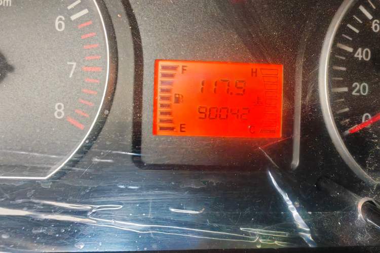 Used FORTHING Lingzhi 2016 V3 1.5L 7-Seater Comfort Model China V Standard Odometer Close Up