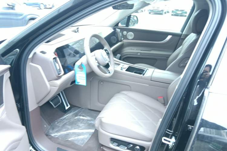 Used Hima AITO M9 2025 Extended-Range Ultra Version 52 kWh 6-Seater Driver Seat