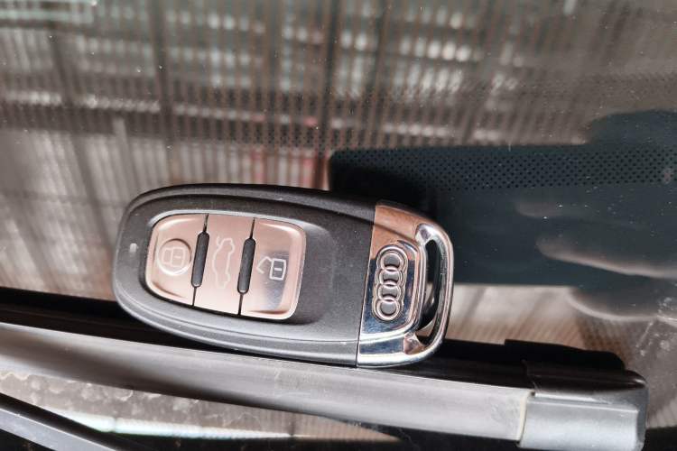 Used Audi Q5 2013 40 TFSI Comfort Edition Vehicle Key