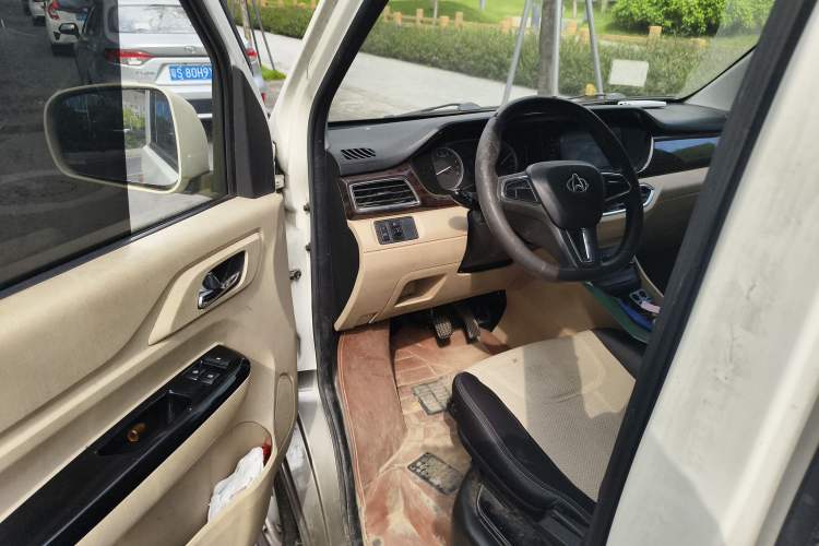 Used CHANGAN KUAYUE Xing V5 EV 2021 Luxury 6-Seater Passenger Bus with Lingdian System
