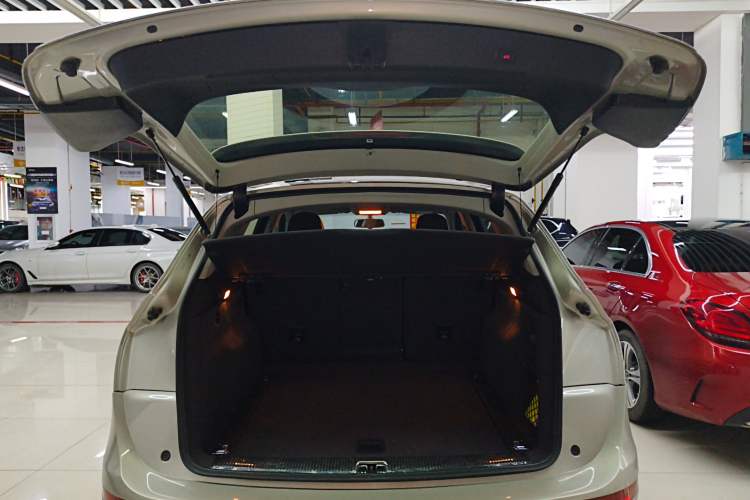 Used Audi Q5 2017 Plus 40 TFSI Ambition Model Trunk