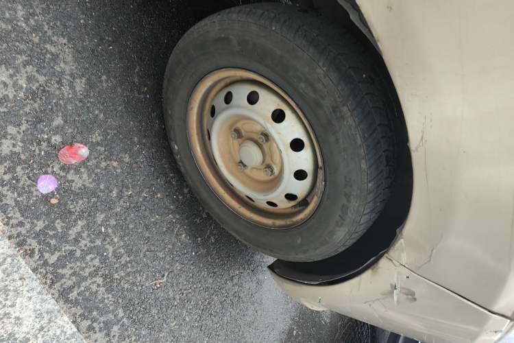 Used Wuling Rongguang V 2018 1.5L Practical Version Right Front Wheel Hub