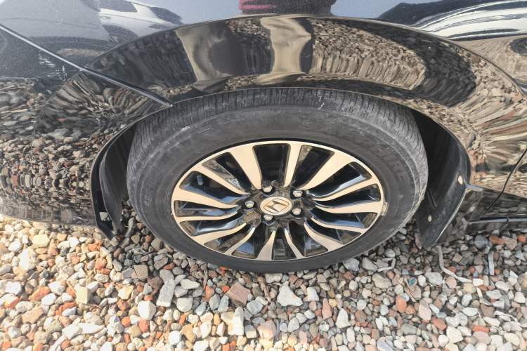 Used Honda Crider 2015 1.8L automatic luxury edition Left Front Wheel Hub