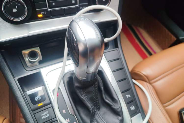 Used Volkswagen FAW-Volkswagen CC 2012 1.8TSI Luxury Model Gear Lever