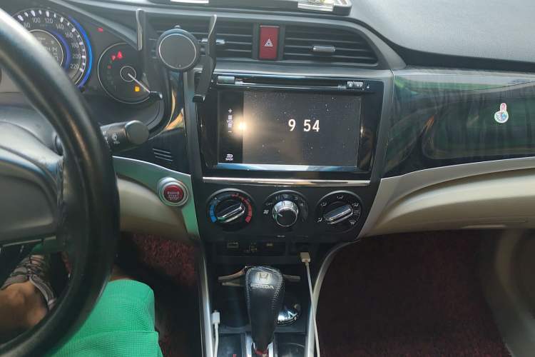 Used Honda Crider 2015 1.8L automatic luxury edition
