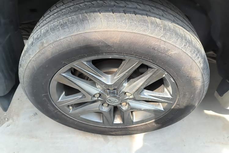 Used Toyota Land Cruiser 2015 4.0L V6 Middle East Low-Trim Version Right Rear Wheel Hub