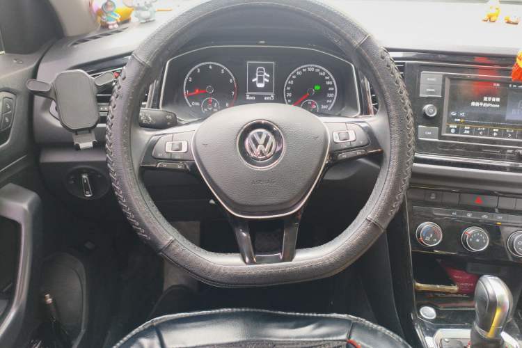 Used Volkswagen T-ROC 2018 280TSI DSG Two-Wheel-Drive Comfort Version China V Standard