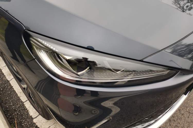 Used ARCFOX Alpha S 2022 525S 160kW Right Front Headlight