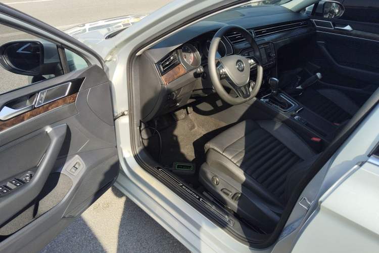 Used Volkswagen Magotan 2018 Facelift 330TSI DSG Luxury Model Driver Seat