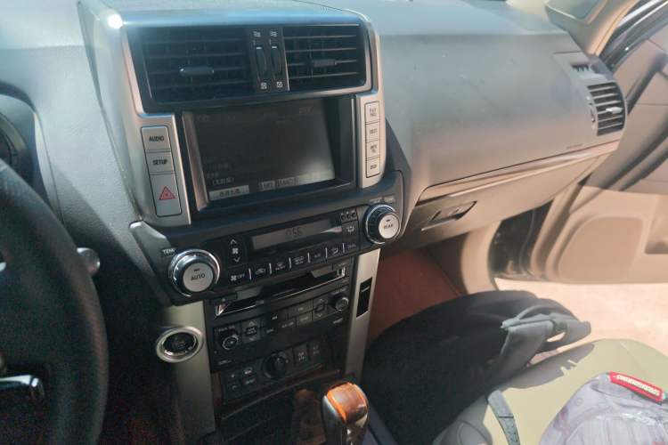 Used Toyota Prado 2010 4.0L Automatic VX NAVI Audio And AC Panel