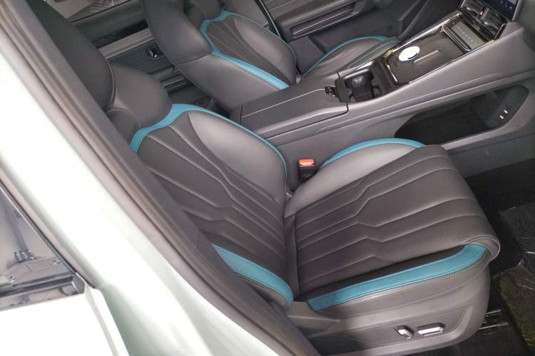 Used JETOUR Shanhai L6 2024 1.5TD DHT ULTRA
