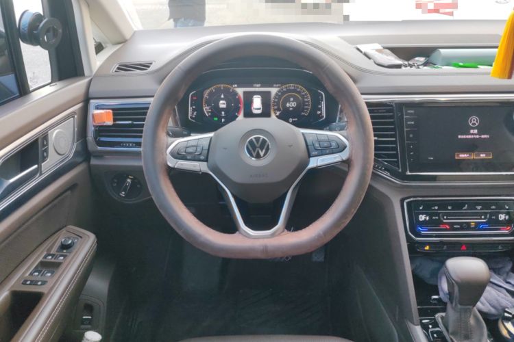 Used Volkswagen Viloran 2020 330TSI Luxury Edition Steering Wheel