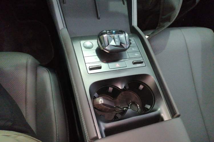 Used BYD Qin L 2024 DM-i 80KM Leading Model Gear Lever