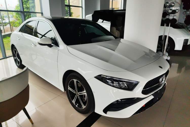 Used Mercedes-Benz A-Class 2022 Revised Version A 200 L Sport Sedan Fashionable Style
