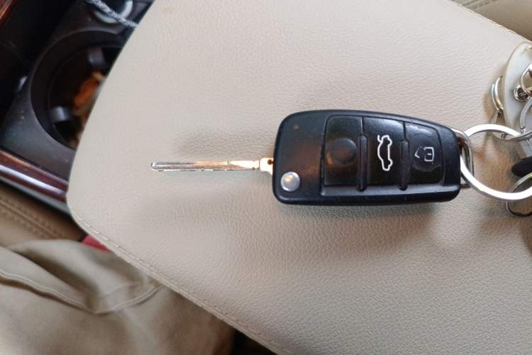 Used Audi A6L 2011 2.0 TFSI automatic Comfort trim
