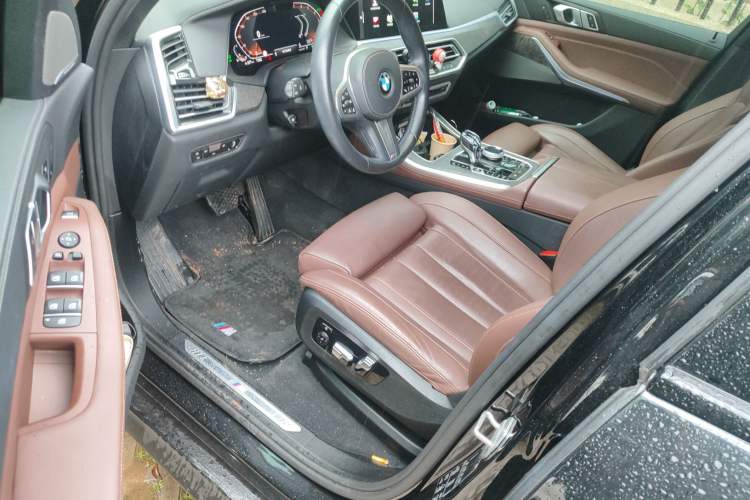 Used BMW X5 2021 xDrive40i Luxury Model with M Sport Package Driver Seat