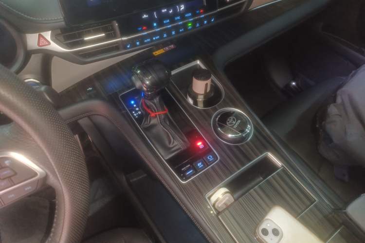 Used Toyota Granvia 2022 2.5L Hybrid Flagship Edition