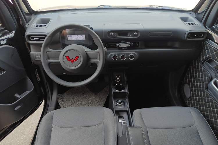 Used Wuling Zhiguang New Energy 2025 Comfort Model Center Console