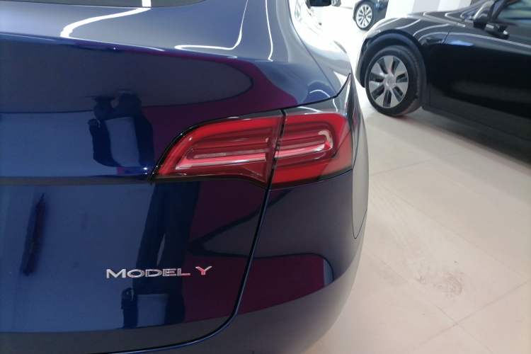 Used Tesla Model Y 2021 Long-Range All-Wheel-Drive Version 3D7