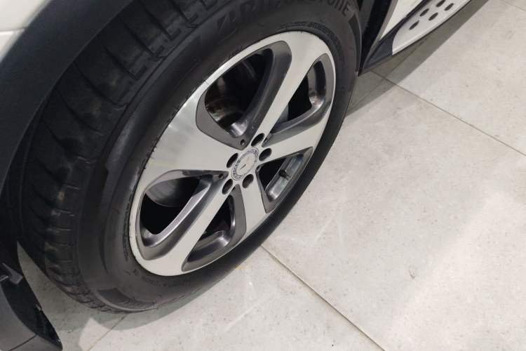 Used Mercedes-Benz GLC 2017 GLC 260 4MATIC Luxury Model Exterior 4