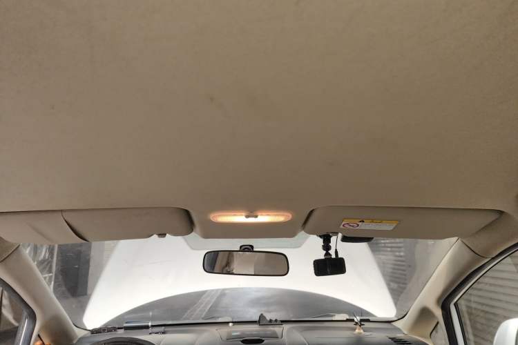 Used Venucia R50 2013 1.6L Manual Fashion Edition